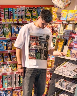 Newspaper boxy tee white
